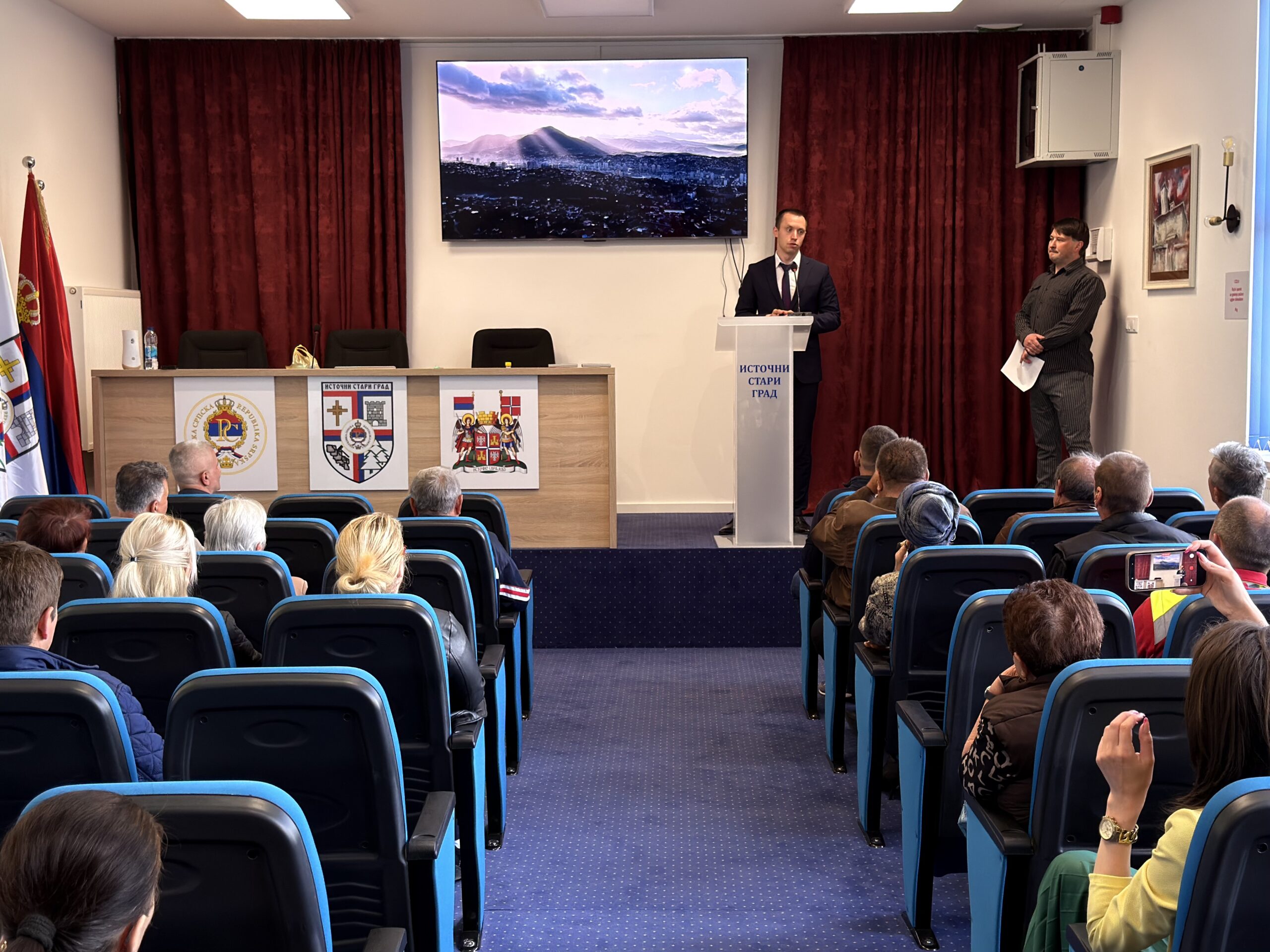 ДОКУМЕНТАРНИ ФИЛМ “ИСХОД” ИЗАЗВАО СНАЖНЕ ЕМОЦИЈЕ ПУБЛИКЕ  У ИСТОЧНОМ СТАРОМ ГРАДУ