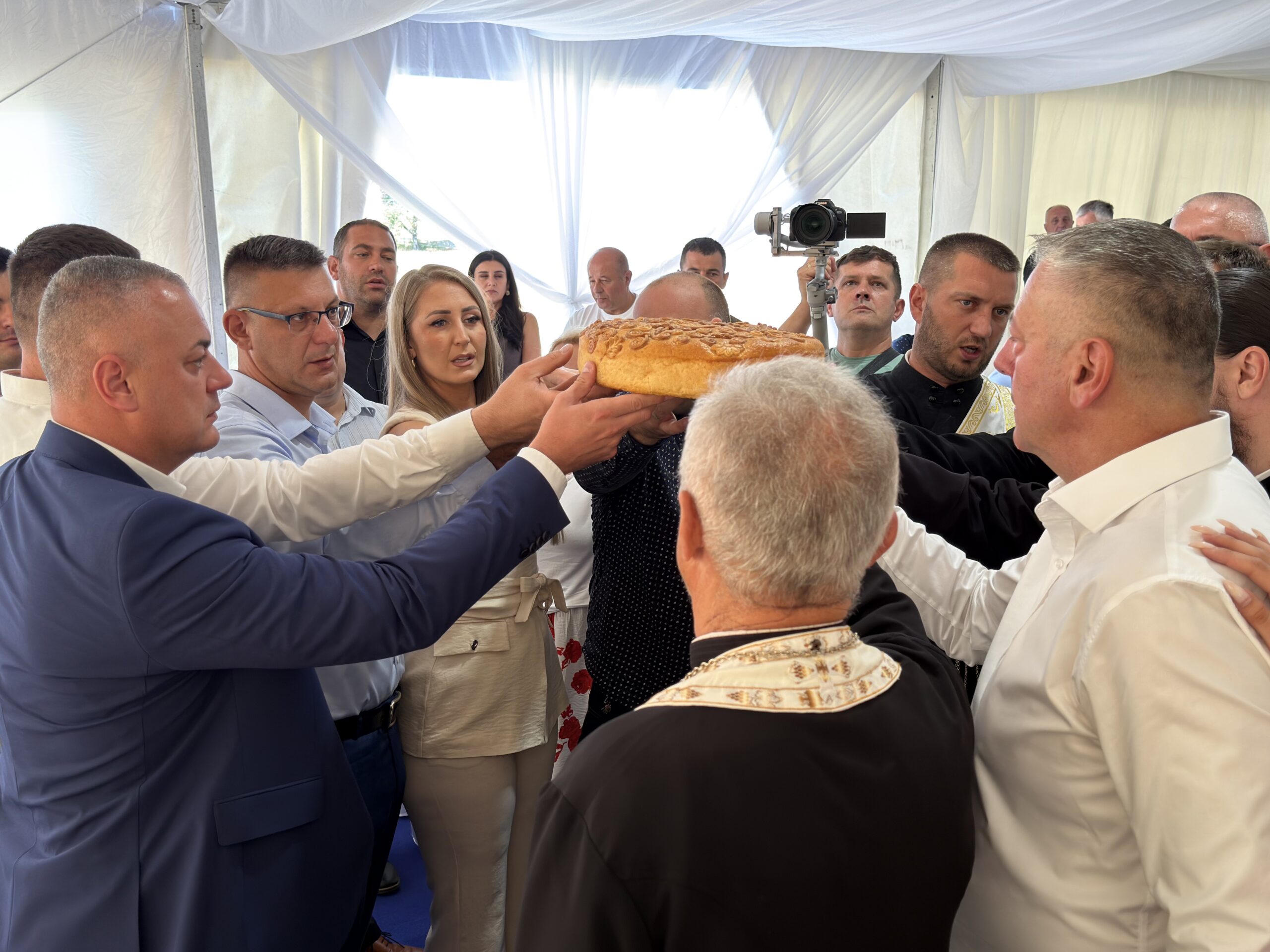 СЛУЖЕНА СВЕТА ЛИТУРГИЈА ПОВОДОМ КРСНЕ СЛАВЕ ОПШТИНЕ ИСТОЧНИ СТАРИ ГРАД